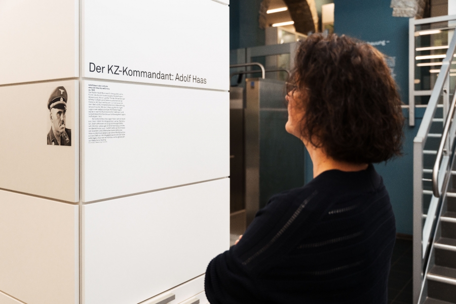  Biografien von SS-Männern in Wewelsburg zeigen, dass der Terror ein bürgerliches Gesicht hatte. (© Kreismuseum Wewelsburg, André Heinermann) 